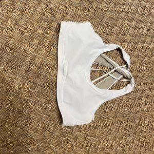 🤍🤍 White LULU sports bra. EXCELLENT CONDITON